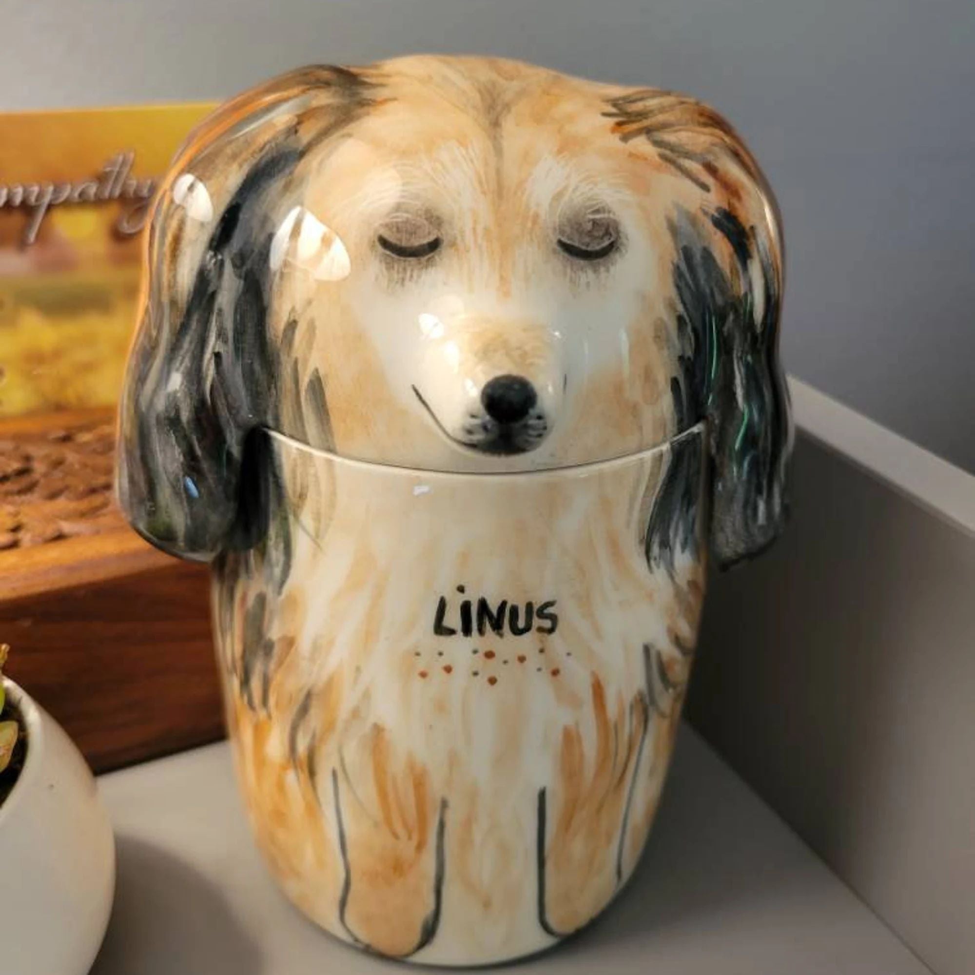 dog urn